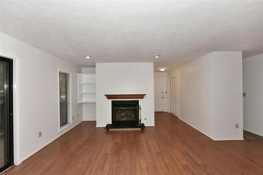 1102 Woodcliff Drive Unit 1102, Atlanta, Georgia 30350, 2 Bedrooms Bedrooms, ,2 BathroomsBathrooms,Residential,Sold,1102 Woodcliff Drive Unit 1102,6114157