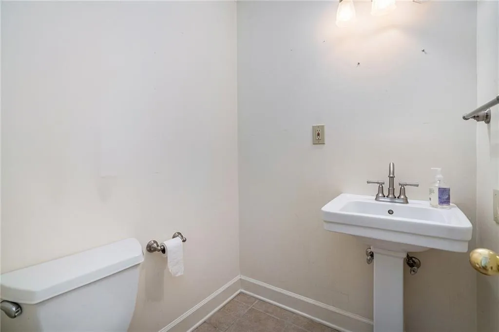 25 Westfair Court, Sandy Springs, Georgia 30328, 3 Bedrooms Bedrooms, ,2 BathroomsBathrooms,Residential,Sold,25 Westfair Court,6911868