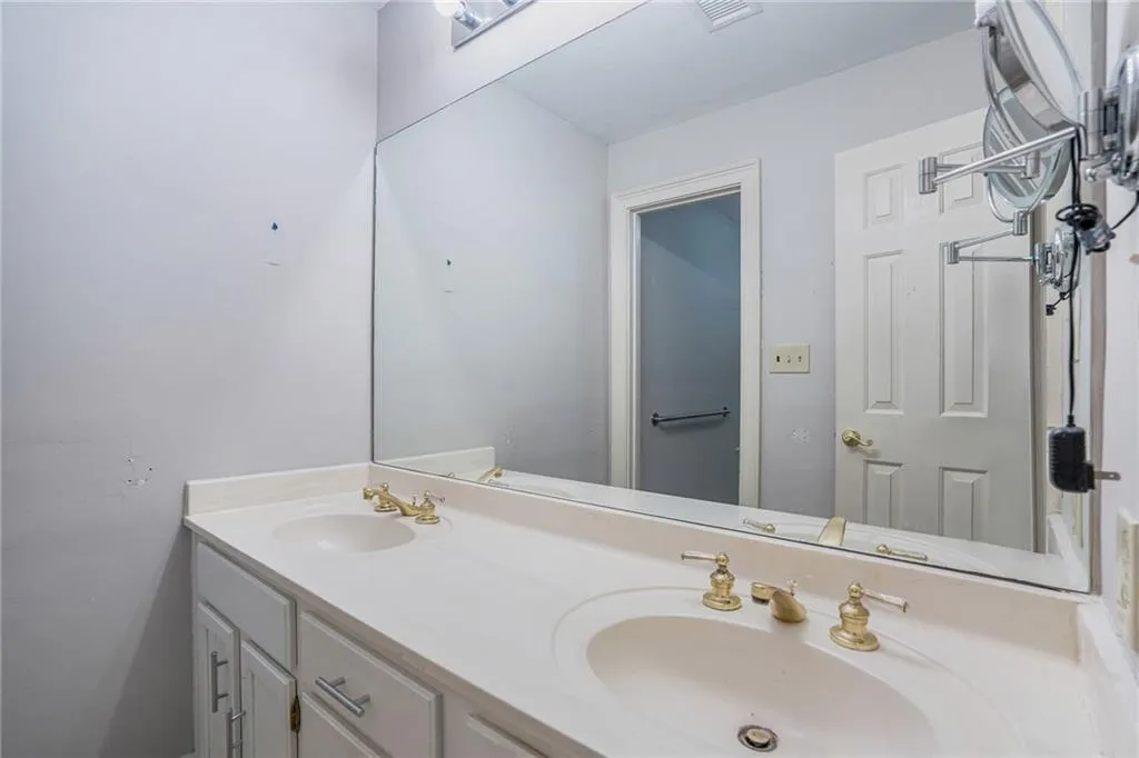 25 Westfair Court, Sandy Springs, Georgia 30328, 3 Bedrooms Bedrooms, ,2 BathroomsBathrooms,Residential,Sold,25 Westfair Court,6911868