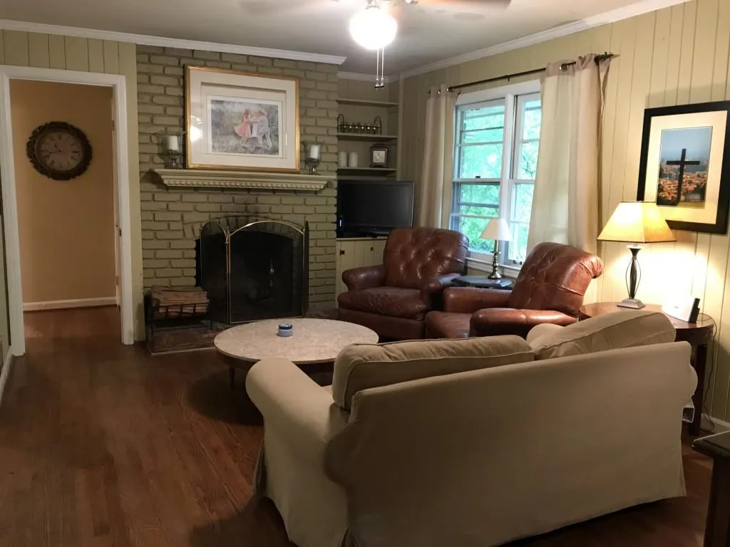 720 Starlight Lane, Sandy Springs, Georgia 30342, 3 Bedrooms Bedrooms, ,2 BathroomsBathrooms,Residential,Sold,720 Starlight Lane,5854191