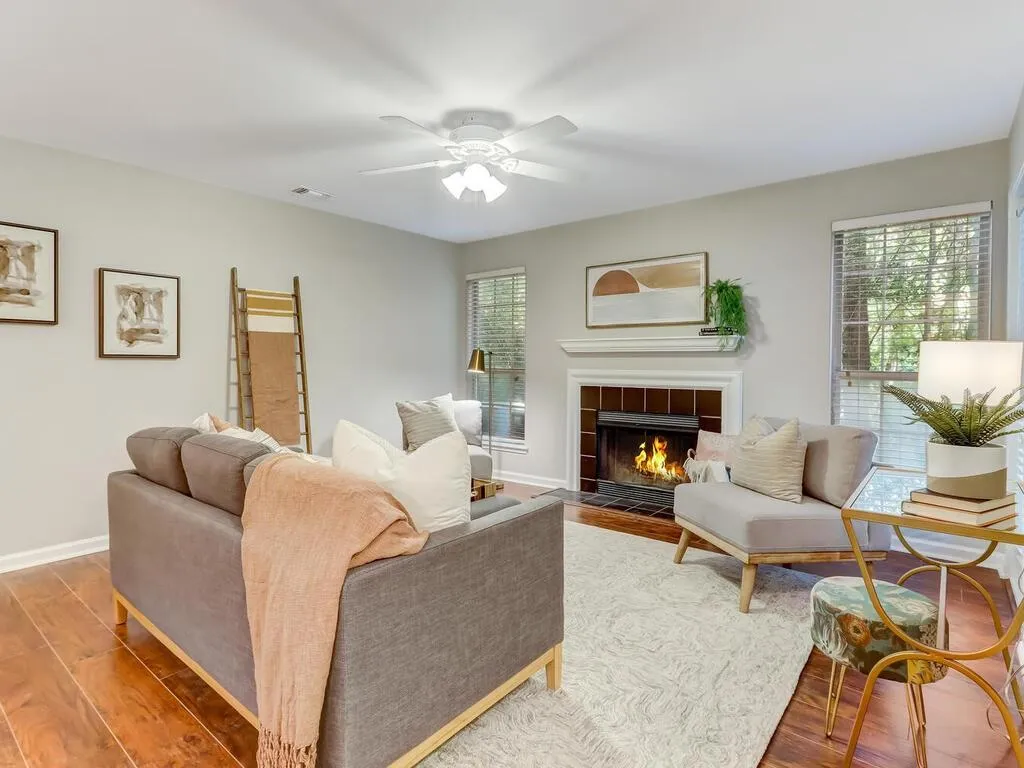 6804 Glenridge Drive Unit J, Sandy Springs, Georgia 30328, 2 Bedrooms Bedrooms, ,2 BathroomsBathrooms,Residential,Sold,6804 Glenridge Drive Unit J,7132129