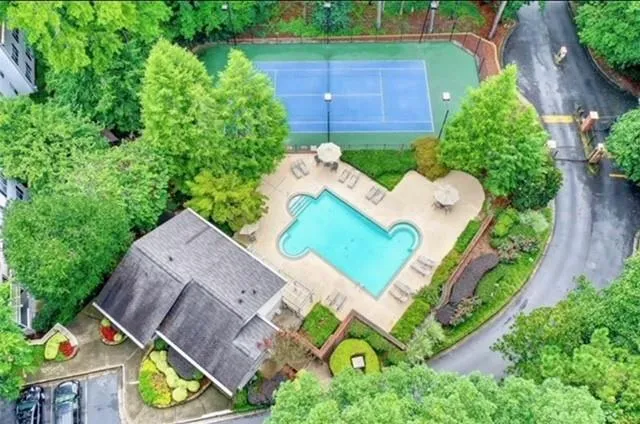 6804 Glenridge Drive Unit J, Sandy Springs, Georgia 30328, 2 Bedrooms Bedrooms, ,2 BathroomsBathrooms,Residential,Sold,6804 Glenridge Drive Unit J,7132129