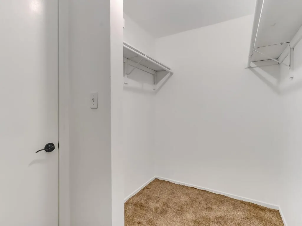 6804 Glenridge Drive Unit J, Sandy Springs, Georgia 30328, 2 Bedrooms Bedrooms, ,2 BathroomsBathrooms,Residential,Sold,6804 Glenridge Drive Unit J,7132129