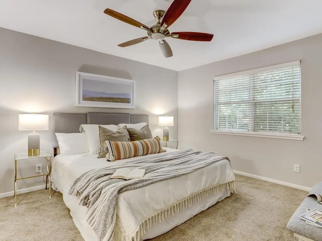 6804 Glenridge Drive Unit J, Sandy Springs, Georgia 30328, 2 Bedrooms Bedrooms, ,2 BathroomsBathrooms,Residential,Sold,6804 Glenridge Drive Unit J,7132129