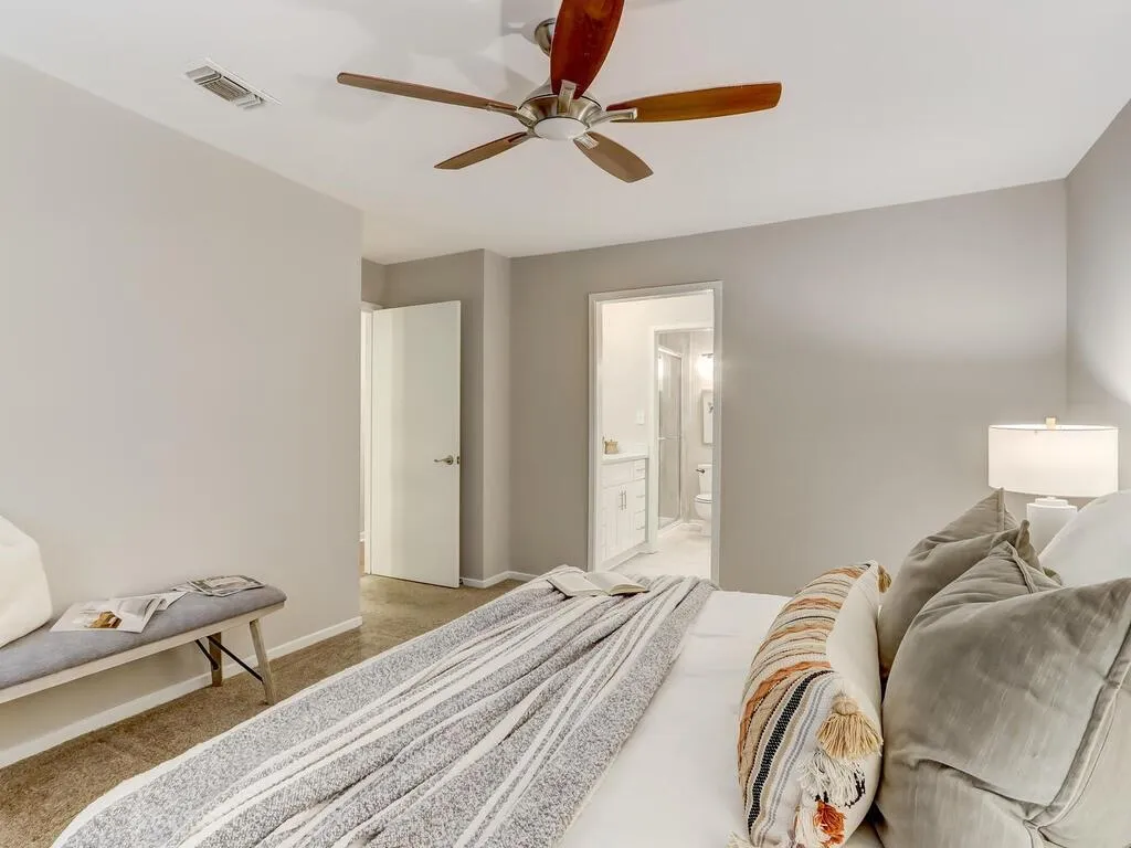 6804 Glenridge Drive Unit J, Sandy Springs, Georgia 30328, 2 Bedrooms Bedrooms, ,2 BathroomsBathrooms,Residential,Sold,6804 Glenridge Drive Unit J,7132129