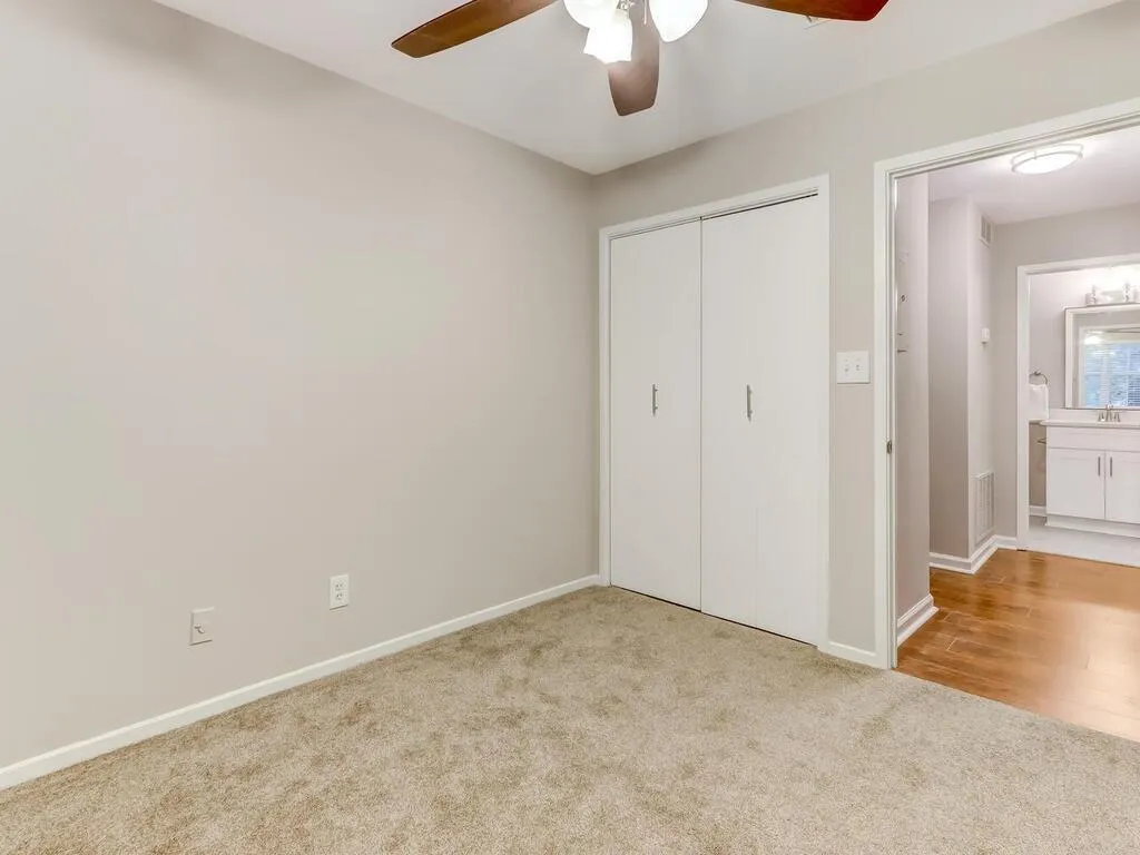 6804 Glenridge Drive Unit J, Sandy Springs, Georgia 30328, 2 Bedrooms Bedrooms, ,2 BathroomsBathrooms,Residential,Sold,6804 Glenridge Drive Unit J,7132129