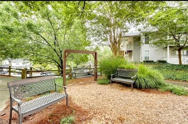 6804 Glenridge Drive Unit J, Sandy Springs, Georgia 30328, 2 Bedrooms Bedrooms, ,2 BathroomsBathrooms,Residential,Sold,6804 Glenridge Drive Unit J,7132129