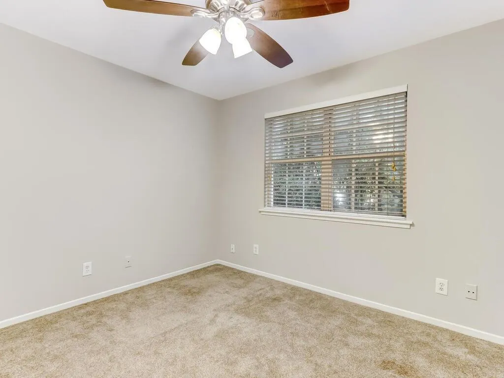 6804 Glenridge Drive Unit J, Sandy Springs, Georgia 30328, 2 Bedrooms Bedrooms, ,2 BathroomsBathrooms,Residential,Sold,6804 Glenridge Drive Unit J,7132129