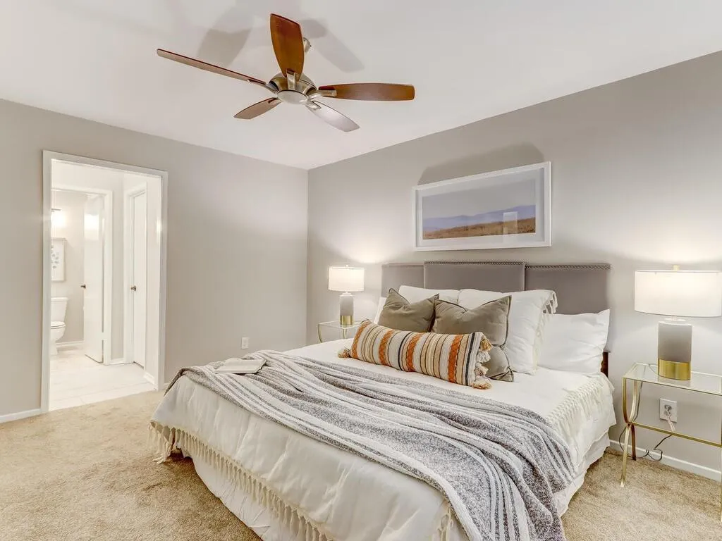 6804 Glenridge Drive Unit J, Sandy Springs, Georgia 30328, 2 Bedrooms Bedrooms, ,2 BathroomsBathrooms,Residential,Sold,6804 Glenridge Drive Unit J,7132129