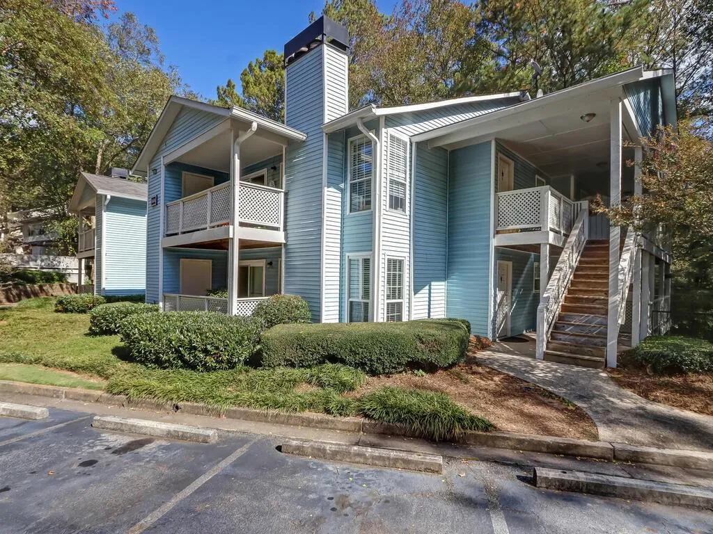 6804 Glenridge Drive Unit J, Sandy Springs, Georgia 30328, 2 Bedrooms Bedrooms, ,2 BathroomsBathrooms,Residential,Sold,6804 Glenridge Drive Unit J,7132129