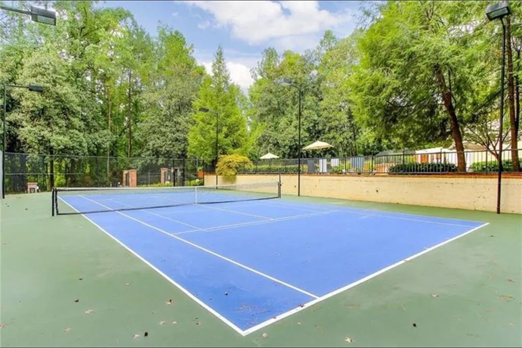 6804 Glenridge Drive Unit J, Sandy Springs, Georgia 30328, 2 Bedrooms Bedrooms, ,2 BathroomsBathrooms,Residential,Sold,6804 Glenridge Drive Unit J,7132129