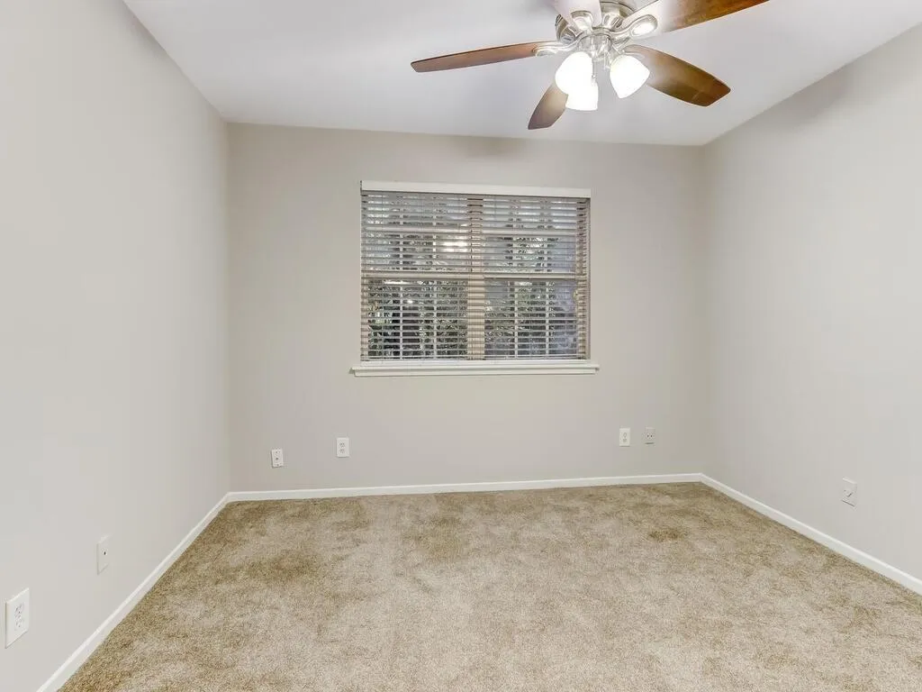 6804 Glenridge Drive Unit J, Sandy Springs, Georgia 30328, 2 Bedrooms Bedrooms, ,2 BathroomsBathrooms,Residential,Sold,6804 Glenridge Drive Unit J,7132129