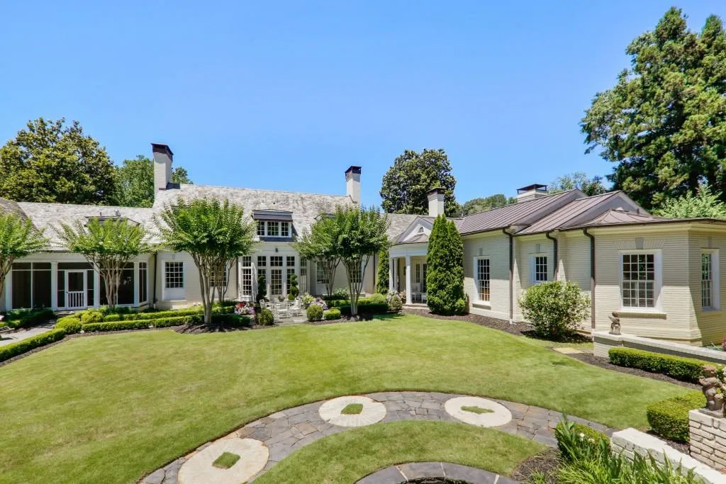 590 Old Cobblestone Drive, Sandy Springs, Georgia 30350, 5 Bedrooms Bedrooms, ,6 BathroomsBathrooms,Residential,Sold,590 Old Cobblestone Drive,6792697