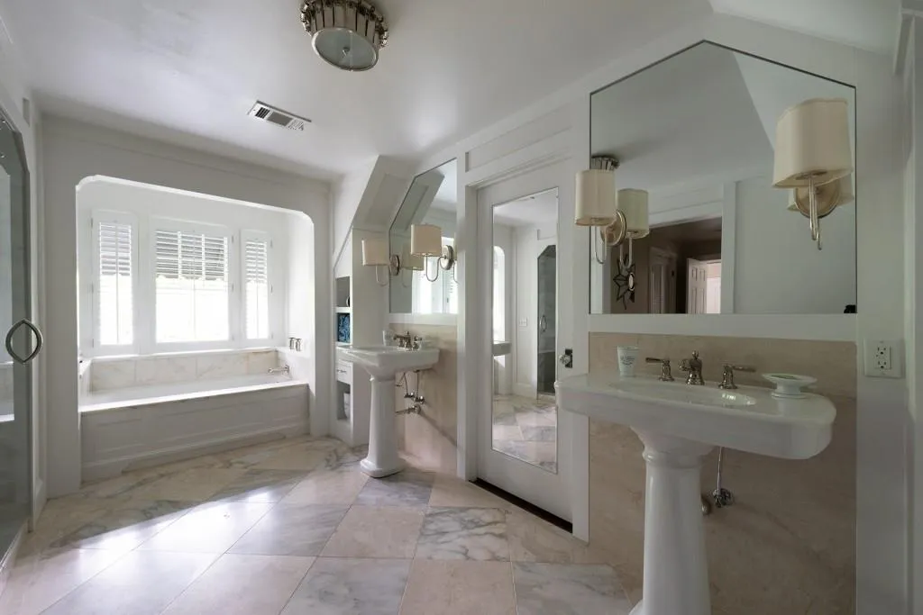 590 Old Cobblestone Drive, Sandy Springs, Georgia 30350, 5 Bedrooms Bedrooms, ,6 BathroomsBathrooms,Residential,Sold,590 Old Cobblestone Drive,6792697