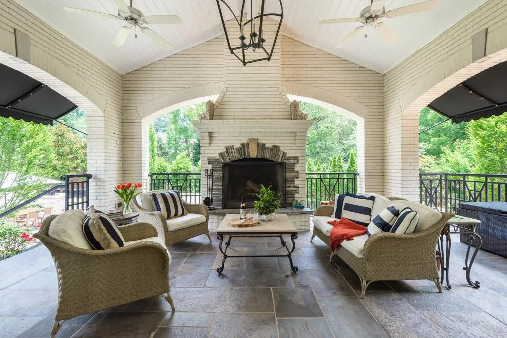 590 Old Cobblestone Drive, Sandy Springs, Georgia 30350, 5 Bedrooms Bedrooms, ,6 BathroomsBathrooms,Residential,Sold,590 Old Cobblestone Drive,6792697