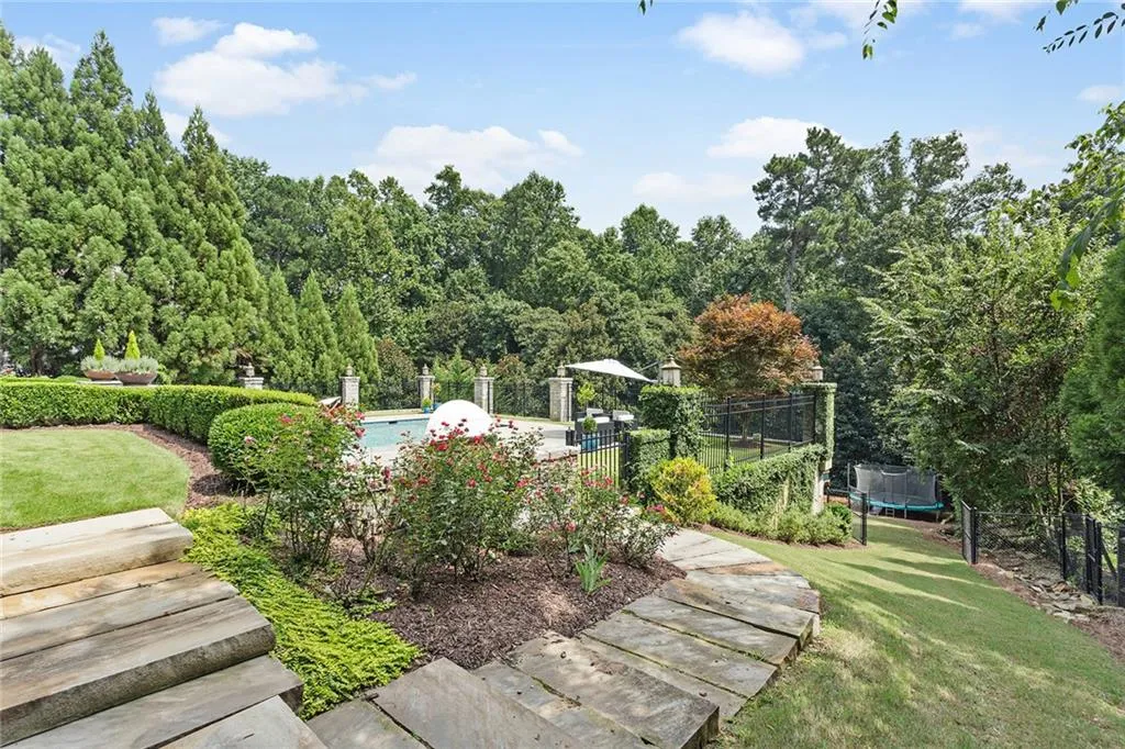 153 Mystic Place, Atlanta, Georgia 30342, 6 Bedrooms Bedrooms, ,6 BathroomsBathrooms,Residential,Sold,153 Mystic Place,6927663