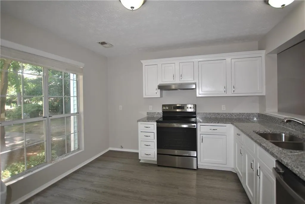 1502 Queen Anne Court, Sandy Springs, Georgia 30350, 2 Bedrooms Bedrooms, ,2 BathroomsBathrooms,Residential,Sold,1502 Queen Anne Court,6963330