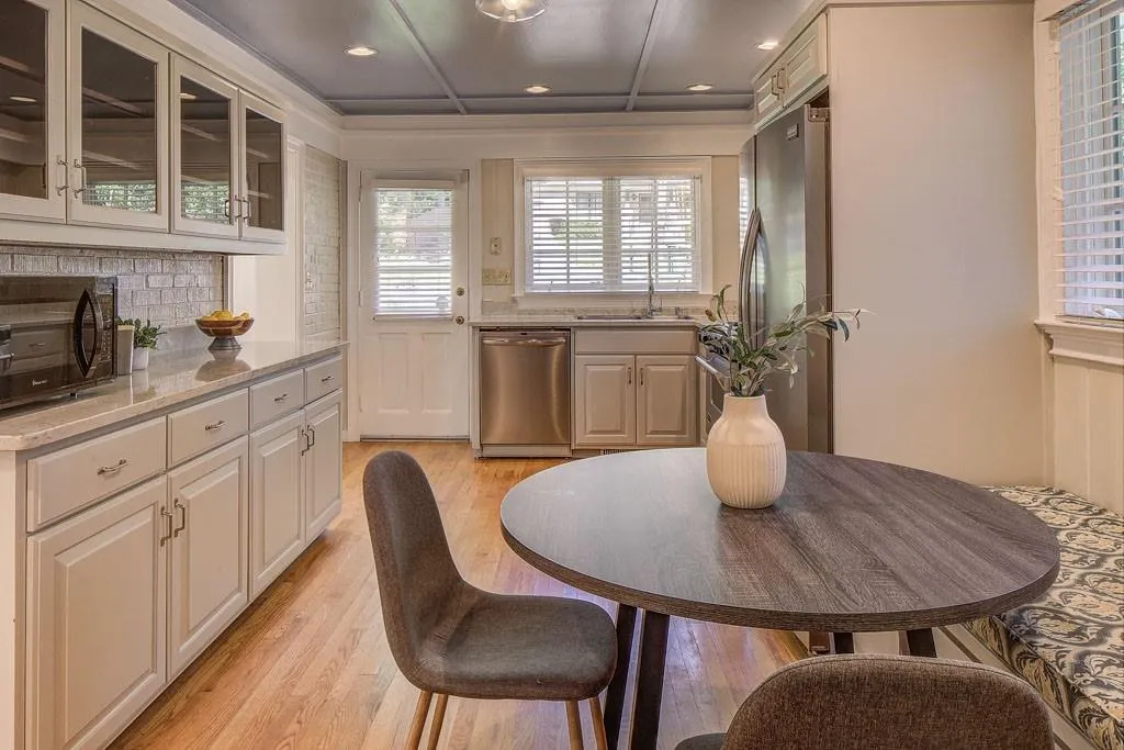2493 Parkdale Place Ne, Atlanta, Georgia 30305, 3 Bedrooms Bedrooms, ,2 BathroomsBathrooms,Residential,For Sale,2493 Parkdale Place Ne,7654926