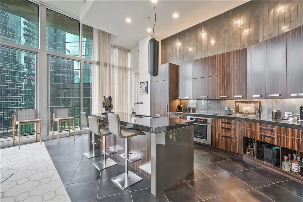1080 Peachtree Street Ne Unit 703, Atlanta, Georgia 30309, 2 Bedrooms Bedrooms, 0 ,2 BathroomsBathrooms,Residential,For Sale,1080 Peachtree Street Ne Unit 703,7710488