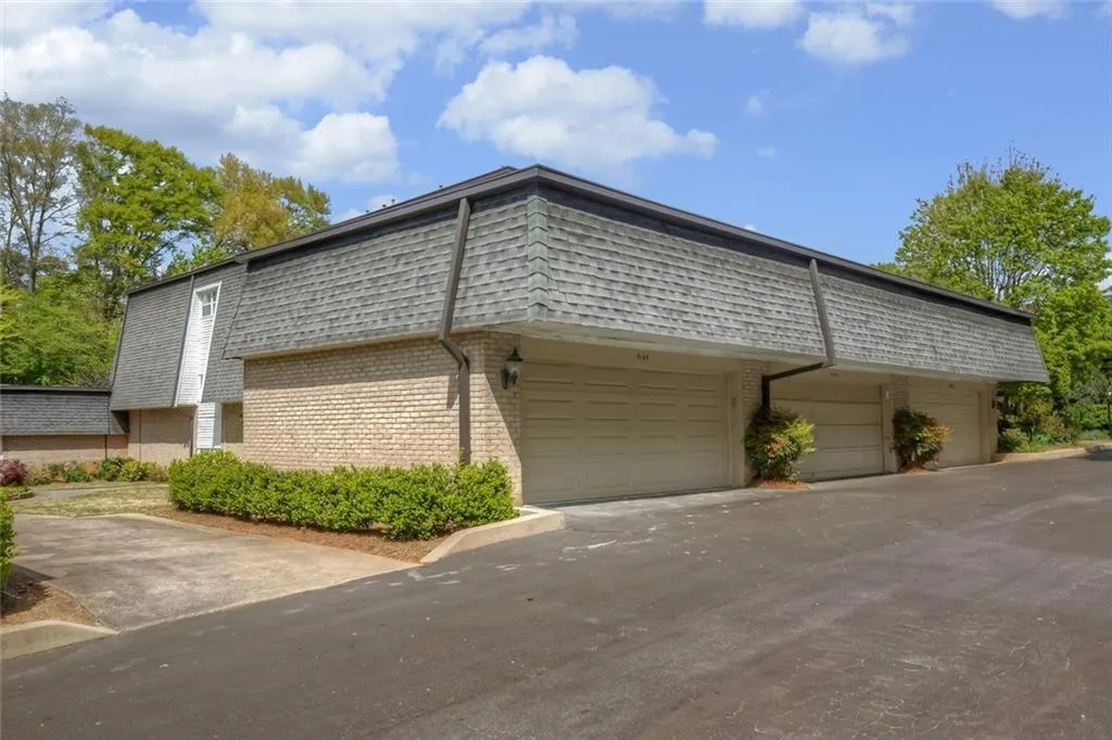 5145 Chemin De Vie Unit 5145, Atlanta, Georgia 30342, 2 Bedrooms Bedrooms, ,2 BathroomsBathrooms,Residential,Sold,5145 Chemin De Vie Unit 5145,6009828