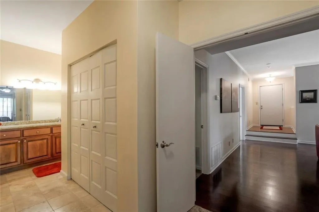 5145 Chemin De Vie Unit 5145, Atlanta, Georgia 30342, 2 Bedrooms Bedrooms, ,2 BathroomsBathrooms,Residential,Sold,5145 Chemin De Vie Unit 5145,6009828