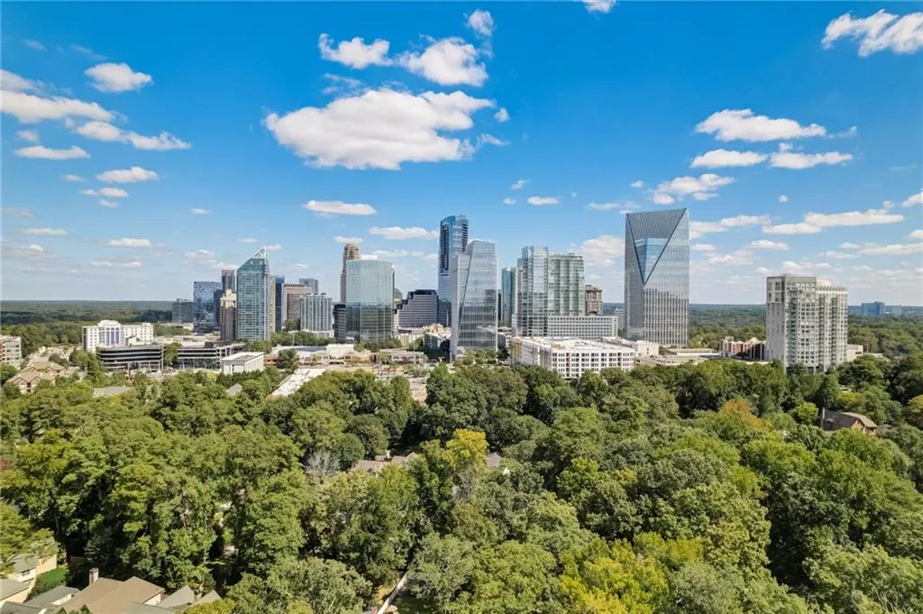 3235 Roswell Road Ne Unit 506, Atlanta, Georgia 30305, 3 Bedrooms Bedrooms, 0 ,3 BathroomsBathrooms,Residential,For Sale,3235 Roswell Road Ne Unit 506,7731025