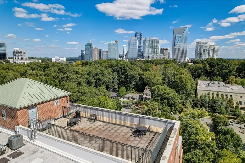 3235 Roswell Road Ne Unit 506, Atlanta, Georgia 30305, 3 Bedrooms Bedrooms, 0 ,3 BathroomsBathrooms,Residential,For Sale,3235 Roswell Road Ne Unit 506,7731025