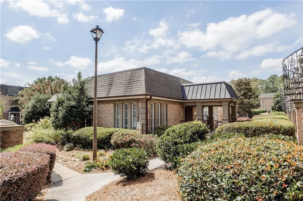 6980 Roswell Road Unit N1, Atlanta, Georgia 30328, 3 Bedrooms Bedrooms, ,2 BathroomsBathrooms,Residential,Sold,6980 Roswell Road Unit N1,7444966