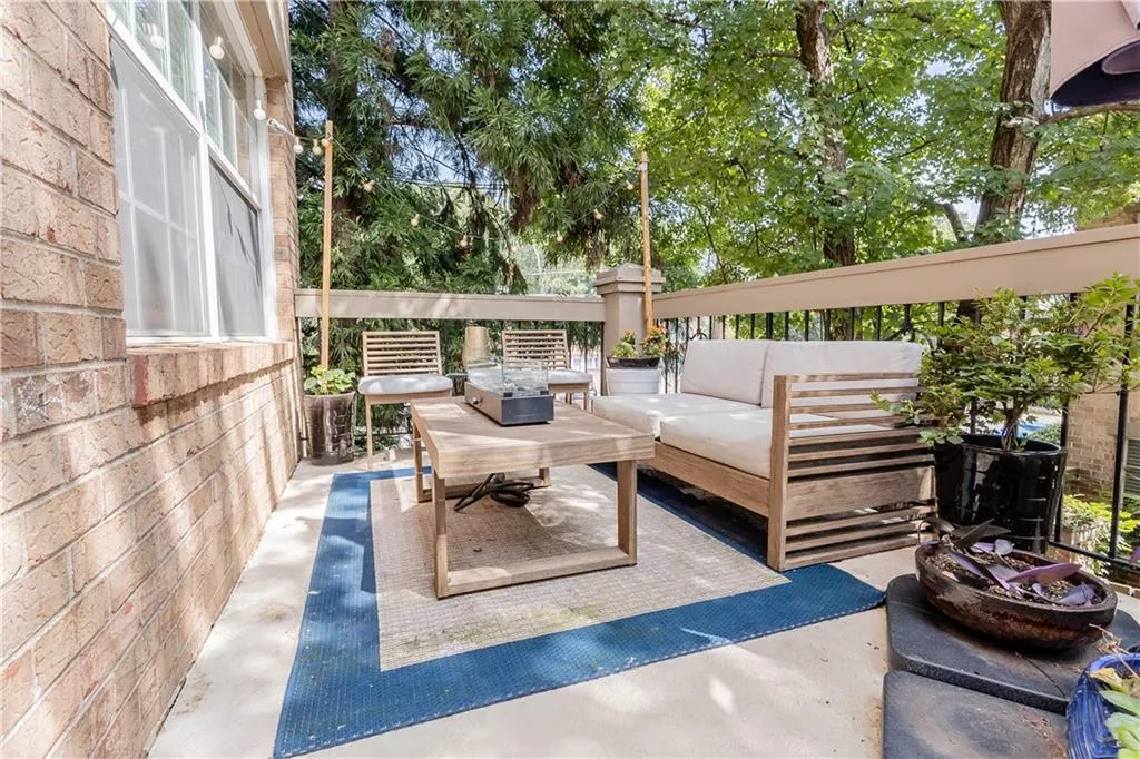 6980 Roswell Road Unit N1, Atlanta, Georgia 30328, 3 Bedrooms Bedrooms, ,2 BathroomsBathrooms,Residential,Sold,6980 Roswell Road Unit N1,7444966