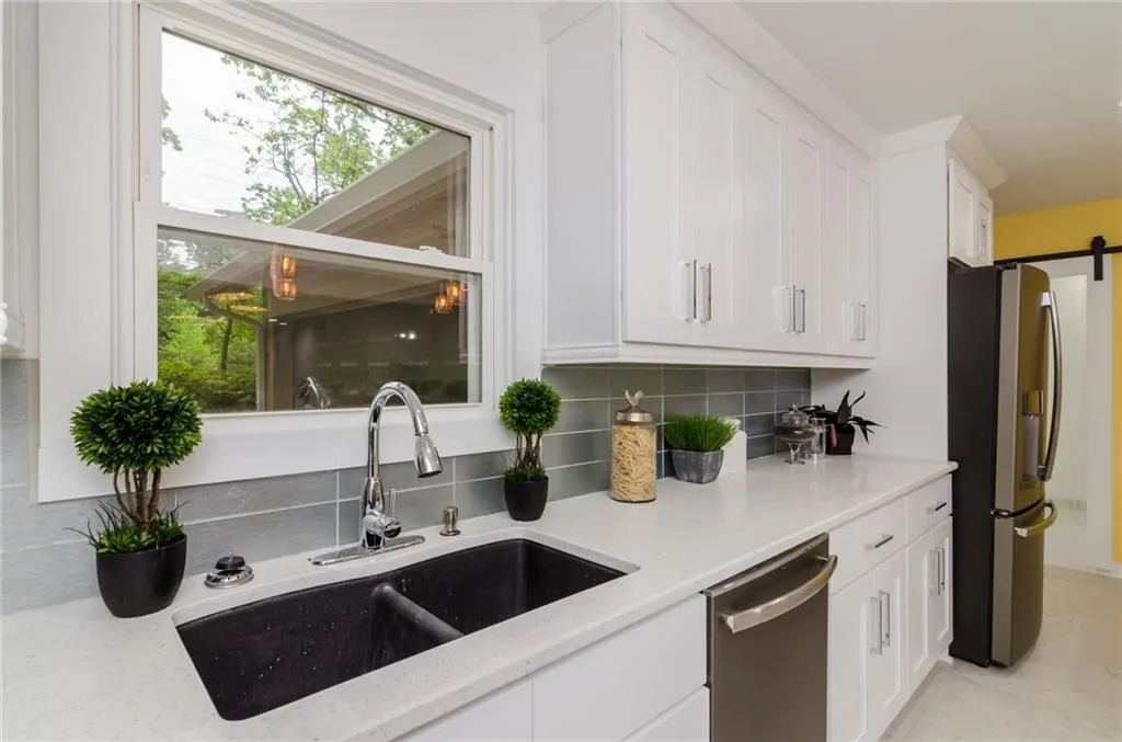 5280 High Point Road, Sandy Springs, Georgia 30342, 4 Bedrooms Bedrooms, ,4 BathroomsBathrooms,Residential,Sold,5280 High Point Road,5852658