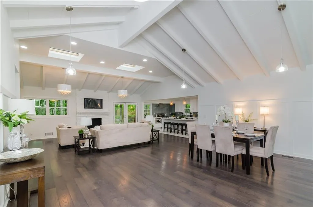 5280 High Point Road, Sandy Springs, Georgia 30342, 4 Bedrooms Bedrooms, ,4 BathroomsBathrooms,Residential,Sold,5280 High Point Road,5852658