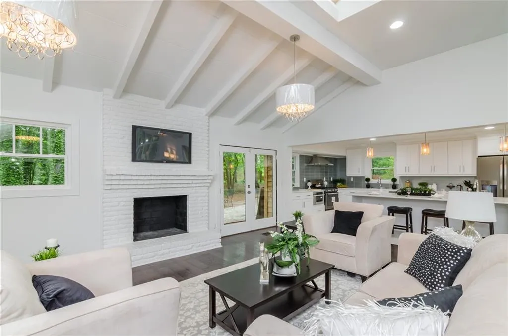 5280 High Point Road, Sandy Springs, Georgia 30342, 4 Bedrooms Bedrooms, ,4 BathroomsBathrooms,Residential,Sold,5280 High Point Road,5852658