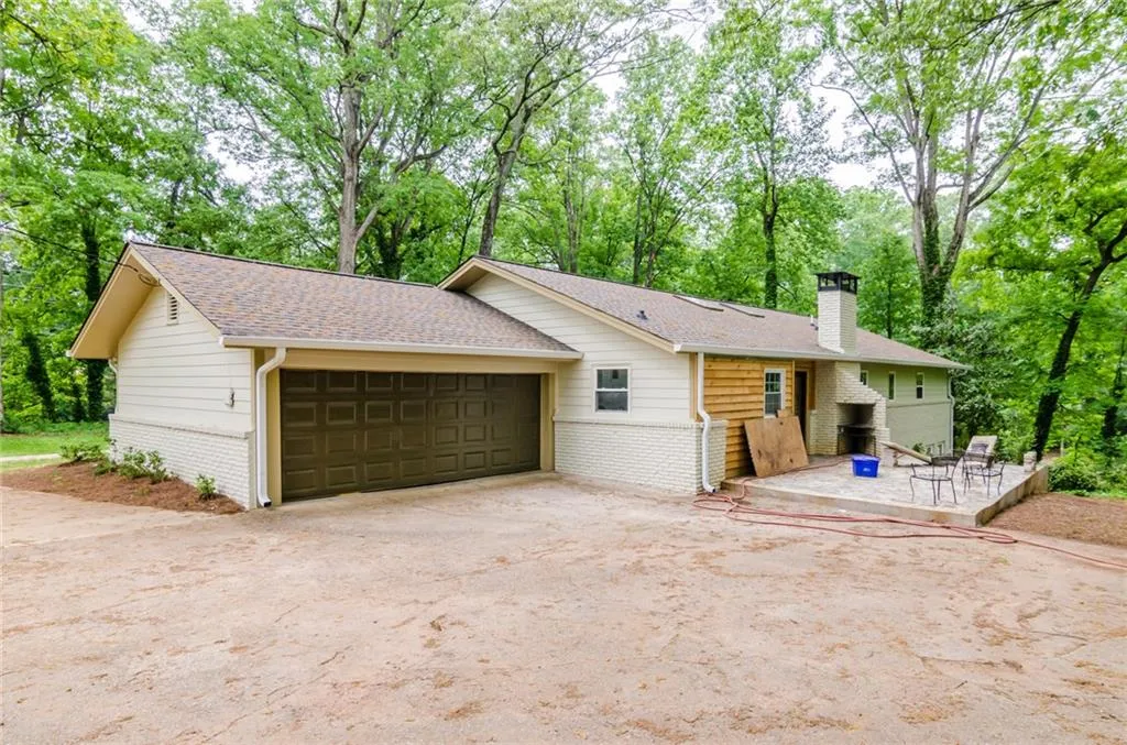 5280 High Point Road, Sandy Springs, Georgia 30342, 4 Bedrooms Bedrooms, ,4 BathroomsBathrooms,Residential,Sold,5280 High Point Road,5852658