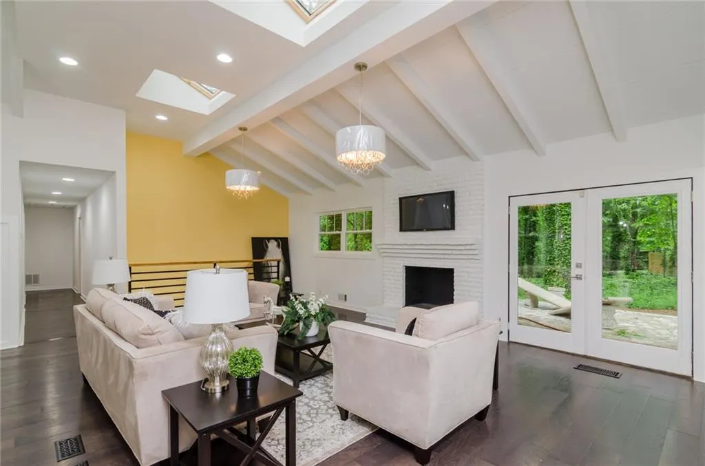 5280 High Point Road, Sandy Springs, Georgia 30342, 4 Bedrooms Bedrooms, ,4 BathroomsBathrooms,Residential,Sold,5280 High Point Road,5852658