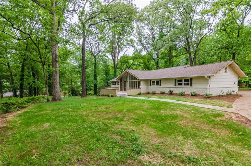 5280 High Point Road, Sandy Springs, Georgia 30342, 4 Bedrooms Bedrooms, ,4 BathroomsBathrooms,Residential,Sold,5280 High Point Road,5852658