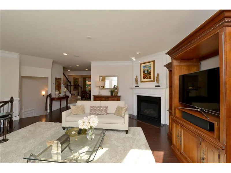 3695 E Paces Walk Ne Unit 3695, Atlanta, Georgia 30326, 3 Bedrooms Bedrooms, ,3 BathroomsBathrooms,Residential,Sold,3695 E Paces Walk Ne Unit 3695,5747226