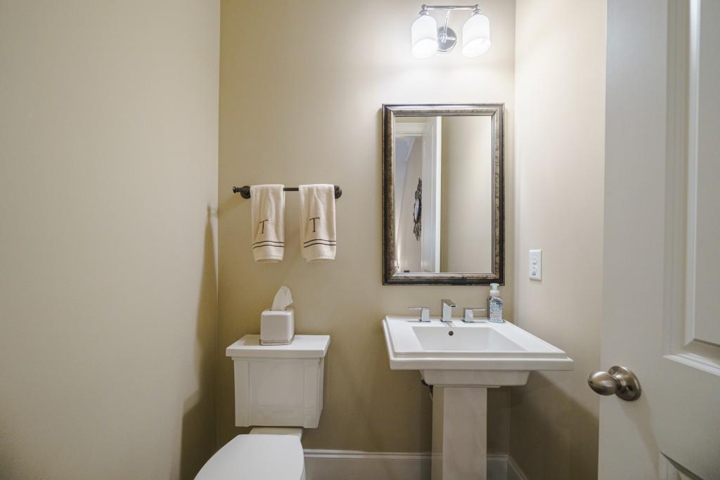 405 Alderwood Street, Sandy Springs, Georgia 30328, 3 Bedrooms Bedrooms, ,3 BathroomsBathrooms,Residential,Sold,405 Alderwood Street,7275747