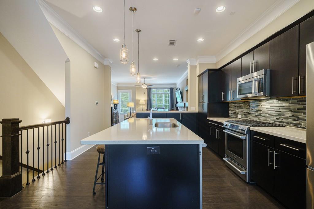 405 Alderwood Street, Sandy Springs, Georgia 30328, 3 Bedrooms Bedrooms, ,3 BathroomsBathrooms,Residential,Sold,405 Alderwood Street,7275747