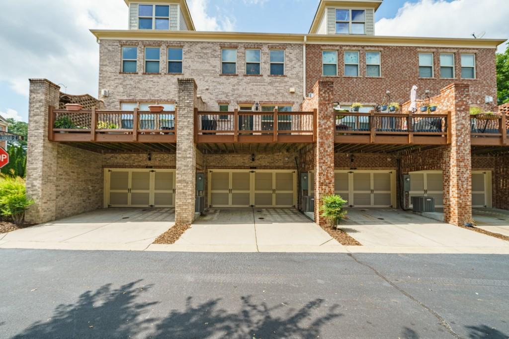 405 Alderwood Street, Sandy Springs, Georgia 30328, 3 Bedrooms Bedrooms, ,3 BathroomsBathrooms,Residential,Sold,405 Alderwood Street,7275747