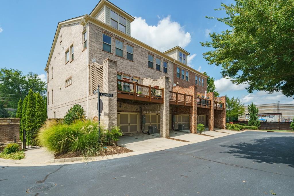405 Alderwood Street, Sandy Springs, Georgia 30328, 3 Bedrooms Bedrooms, ,3 BathroomsBathrooms,Residential,Sold,405 Alderwood Street,7275747