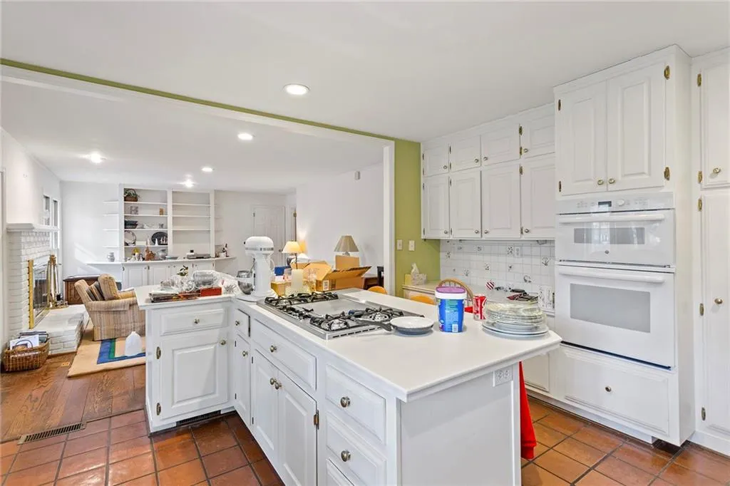 140 Forrest Lake Drive Nw, Sandy Springs, Georgia 30327, 5 Bedrooms Bedrooms, ,3 BathroomsBathrooms,Residential,Sold,140 Forrest Lake Drive Nw,6999966