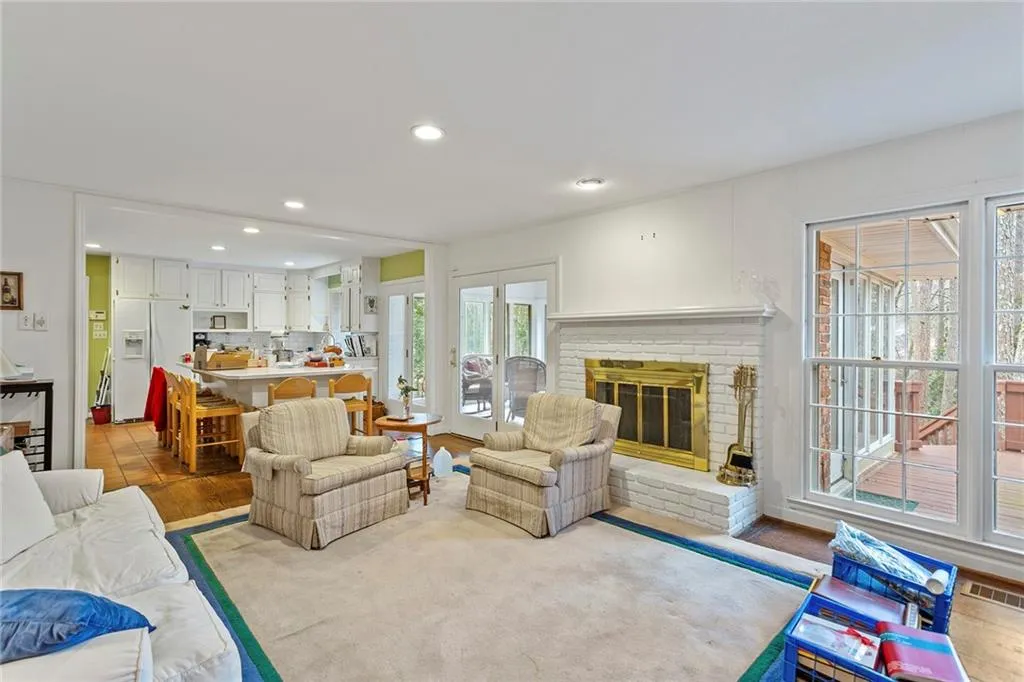 140 Forrest Lake Drive Nw, Sandy Springs, Georgia 30327, 5 Bedrooms Bedrooms, ,3 BathroomsBathrooms,Residential,Sold,140 Forrest Lake Drive Nw,6999966