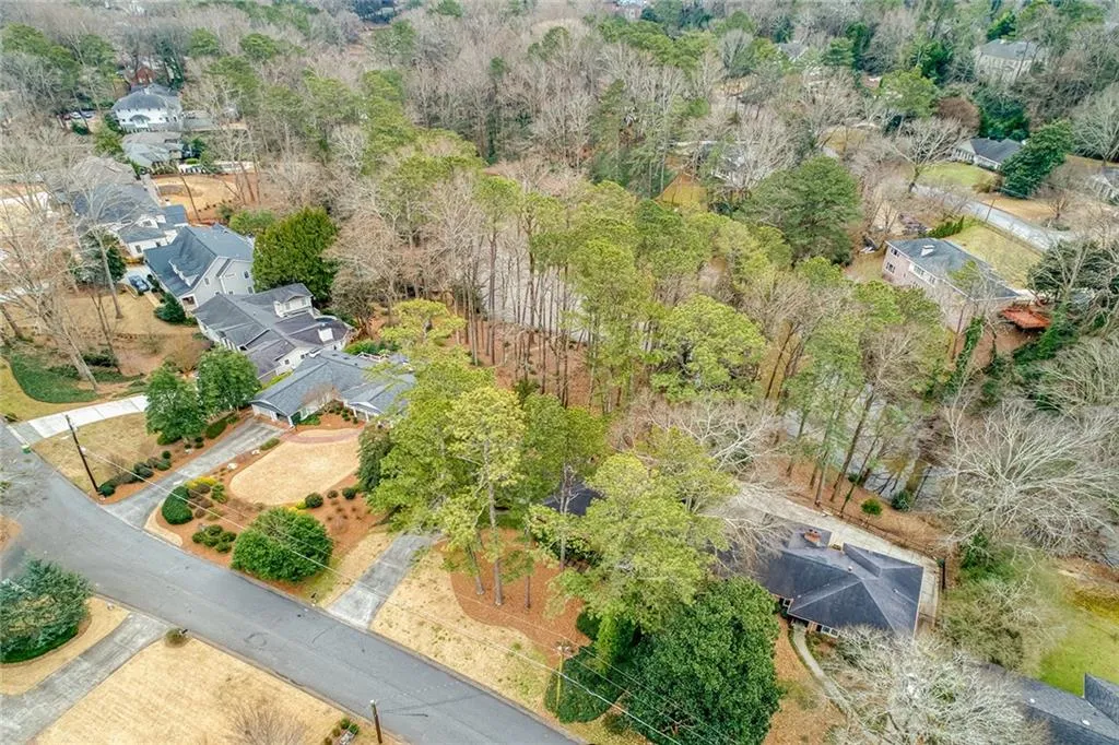 140 Forrest Lake Drive Nw, Sandy Springs, Georgia 30327, 5 Bedrooms Bedrooms, ,3 BathroomsBathrooms,Residential,Sold,140 Forrest Lake Drive Nw,6999966