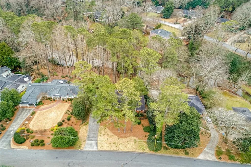140 Forrest Lake Drive Nw, Sandy Springs, Georgia 30327, 5 Bedrooms Bedrooms, ,3 BathroomsBathrooms,Residential,Sold,140 Forrest Lake Drive Nw,6999966