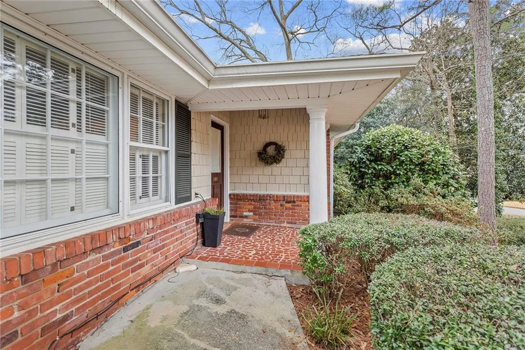 140 Forrest Lake Drive Nw, Sandy Springs, Georgia 30327, 5 Bedrooms Bedrooms, ,3 BathroomsBathrooms,Residential,Sold,140 Forrest Lake Drive Nw,6999966