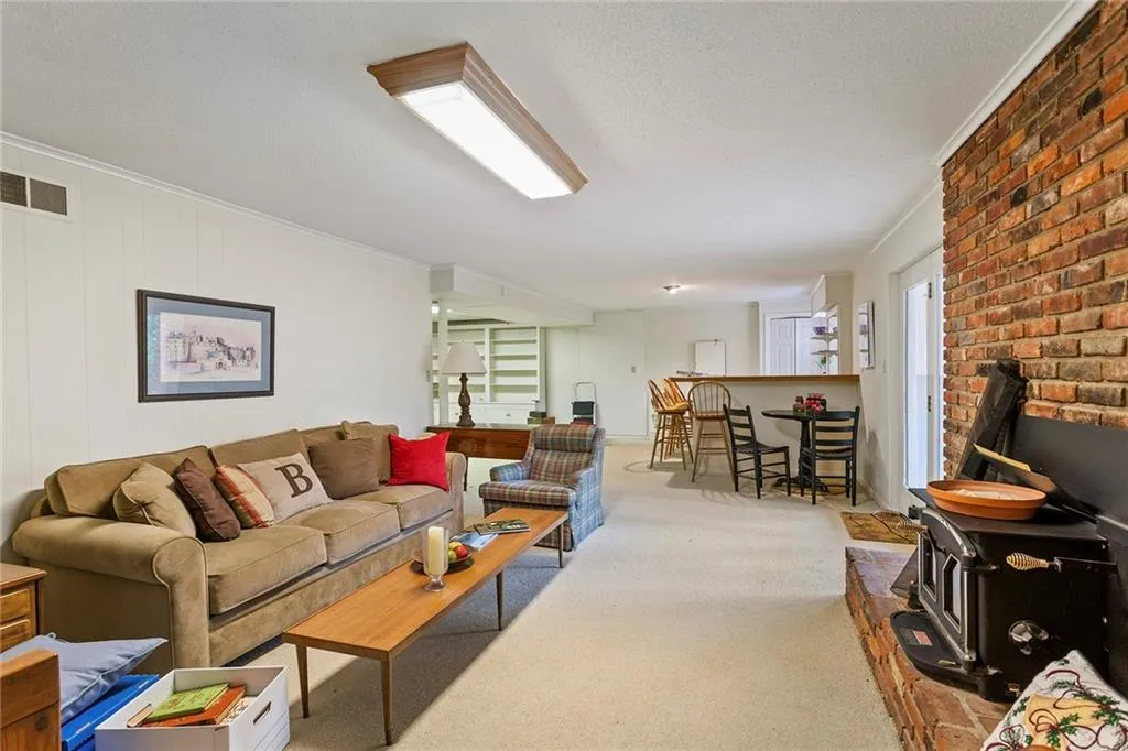 140 Forrest Lake Drive Nw, Sandy Springs, Georgia 30327, 5 Bedrooms Bedrooms, ,3 BathroomsBathrooms,Residential,Sold,140 Forrest Lake Drive Nw,6999966