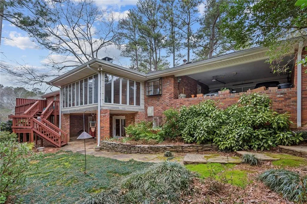 140 Forrest Lake Drive Nw, Sandy Springs, Georgia 30327, 5 Bedrooms Bedrooms, ,3 BathroomsBathrooms,Residential,Sold,140 Forrest Lake Drive Nw,6999966