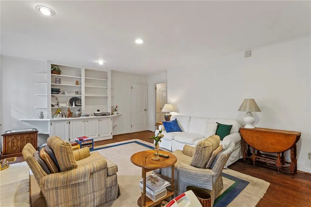 140 Forrest Lake Drive Nw, Sandy Springs, Georgia 30327, 5 Bedrooms Bedrooms, ,3 BathroomsBathrooms,Residential,Sold,140 Forrest Lake Drive Nw,6999966