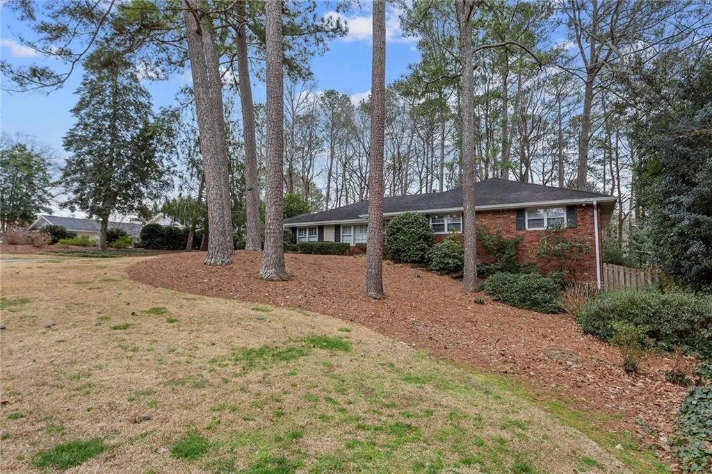 140 Forrest Lake Drive Nw, Sandy Springs, Georgia 30327, 5 Bedrooms Bedrooms, ,3 BathroomsBathrooms,Residential,Sold,140 Forrest Lake Drive Nw,6999966