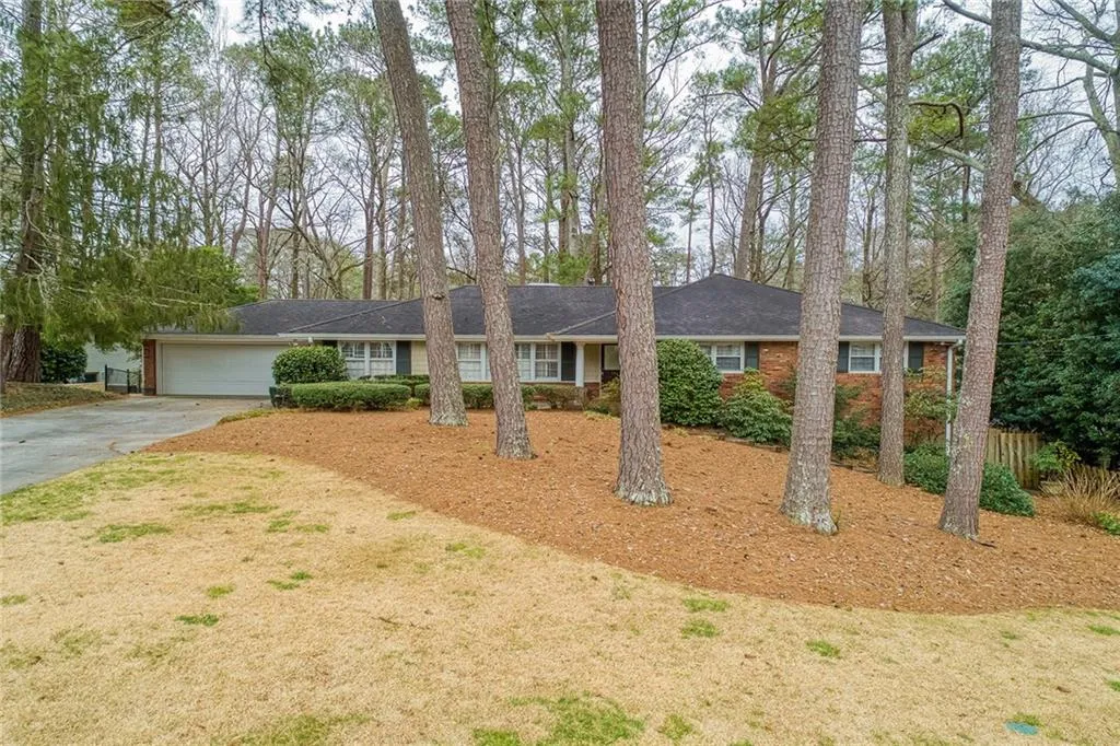 140 Forrest Lake Drive Nw, Sandy Springs, Georgia 30327, 5 Bedrooms Bedrooms, ,3 BathroomsBathrooms,Residential,Sold,140 Forrest Lake Drive Nw,6999966